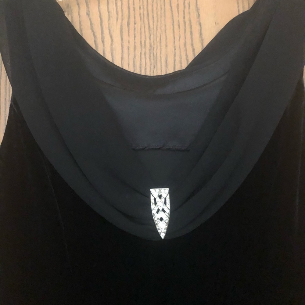 Dresses - Picture 6 of 9